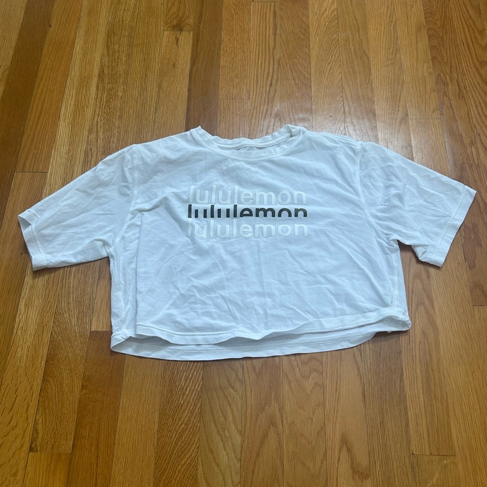 Women’s Lululemon T-shirt